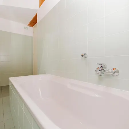 Bnbest Walk In Duomo 4-6 Pax Apartment *