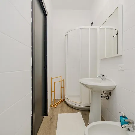 Apartment Bnbest Walk In Duomo 4-6 Pax Milan