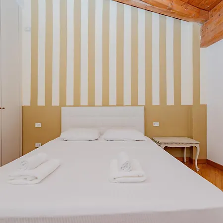 Apartment Bnbest Walk In Duomo 4-6 Pax Milan
