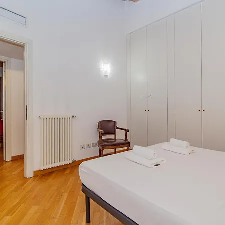 Apartment Bnbest Walk In Duomo 4-6 Pax Milan