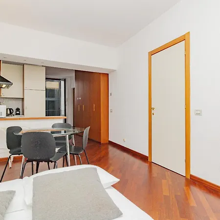 Bnbest Walk In Duomo 4-6 Pax Apartment *